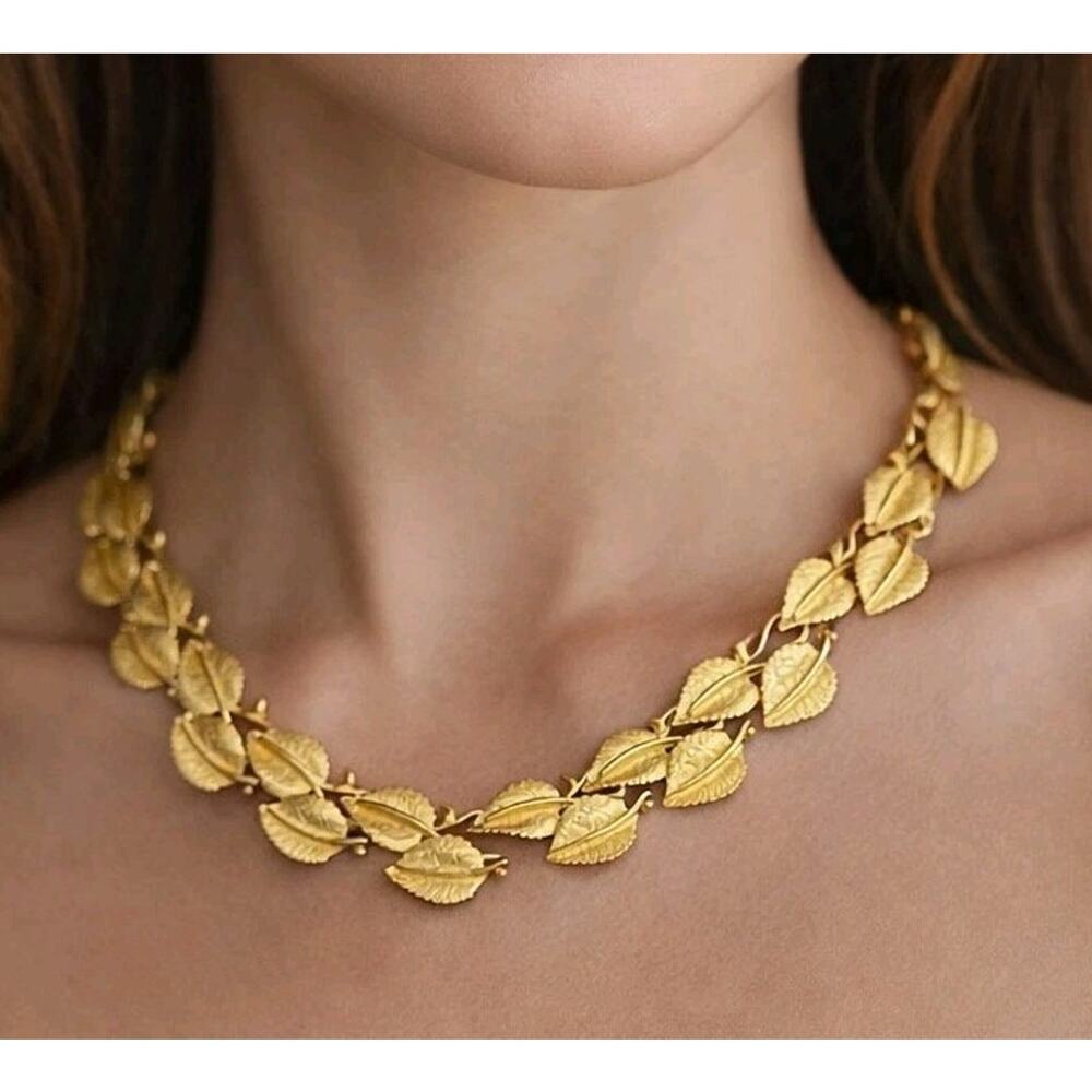 Vintage BSK Double Row Leaf Necklace Gold Tone Adjustable Mid-Centurygn01-9